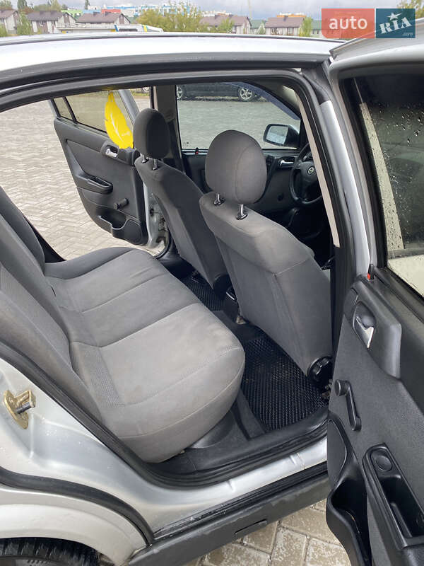 Седан Opel Astra 2005 в Ровно