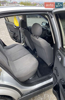 Седан Opel Astra 2005 в  фото 10 Седан Opel Astra 2005 в