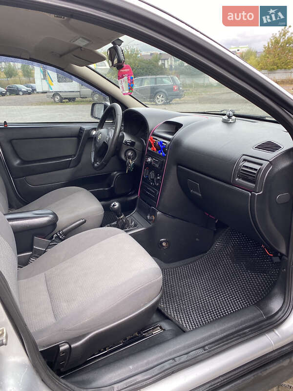 Седан Opel Astra 2005 в Ровно