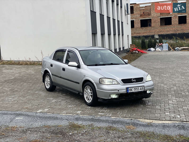 Седан Opel Astra 2005 в Ровно