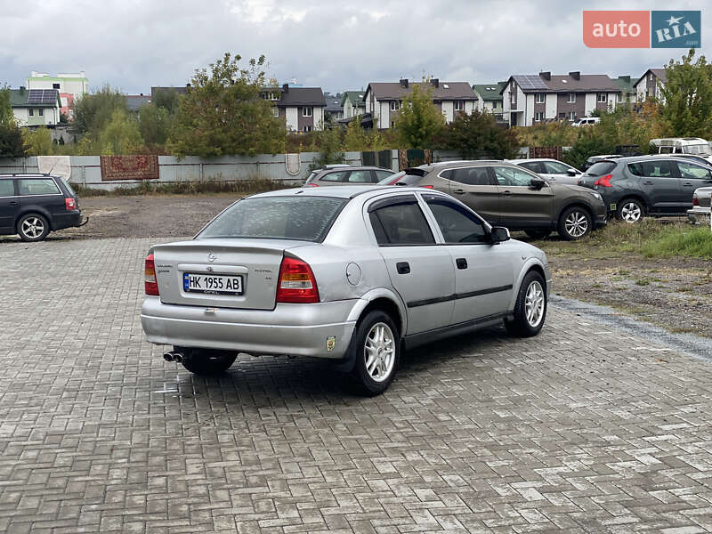 Седан Opel Astra 2005 в Ровно