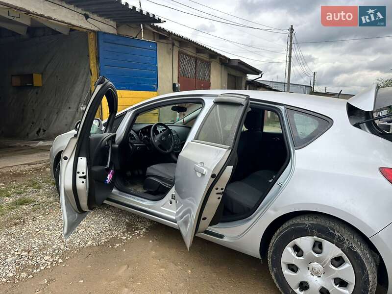 Хэтчбек Opel Astra 2010 в Черновцах