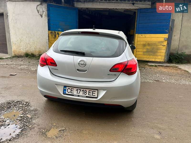 Хэтчбек Opel Astra 2010 в Черновцах