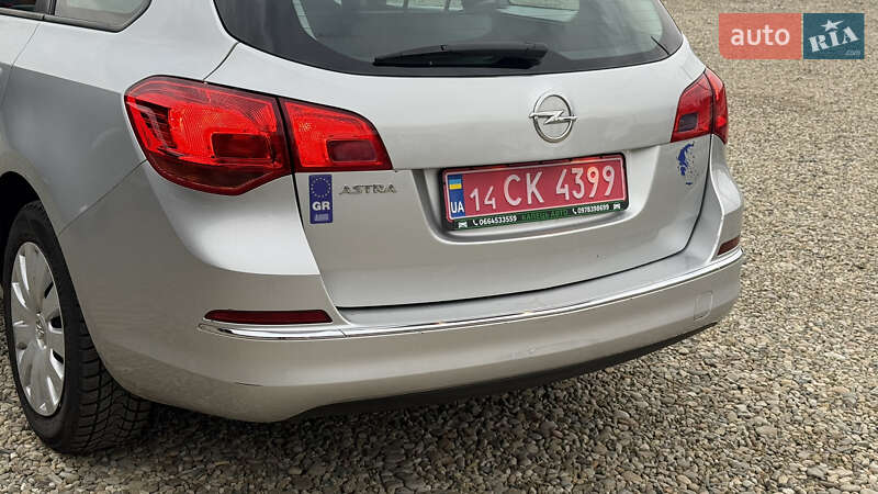 Универсал Opel Astra 2015 в Калуше