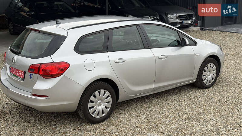 Универсал Opel Astra 2015 в Калуше