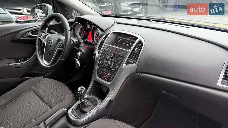 Универсал Opel Astra 2015 в Калуше