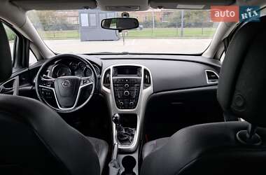 Универсал Opel Astra 2012 в 