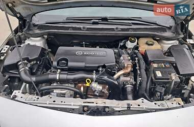 Универсал Opel Astra 2012 в 
