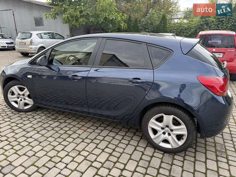 Хэтчбек Opel Astra 2010 в Шептицькому