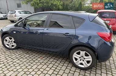 Хэтчбек Opel Astra 2010 в 