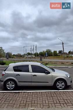 Хэтчбек Opel Astra 2006 в 