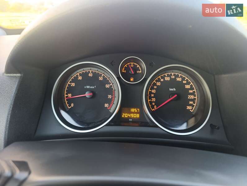 Универсал Opel Astra 2010 в Полтаве