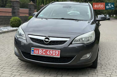 Универсал Opel Astra 2011 в 
