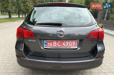 Универсал Opel Astra 2011 в 