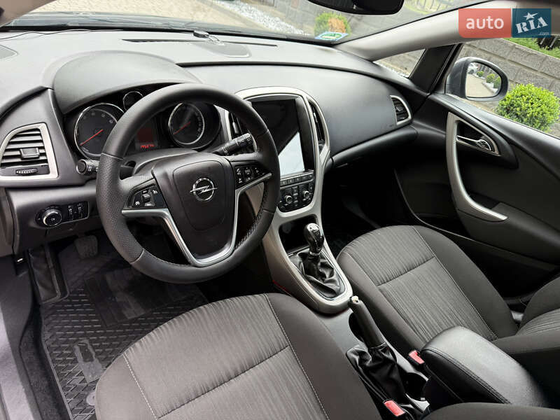 Универсал Opel Astra 2011 в Ровно