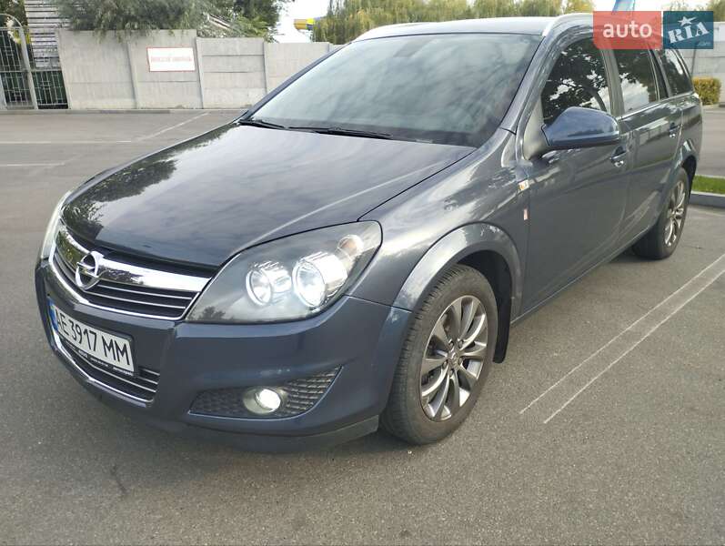 Универсал Opel Astra 2010 в Днепре