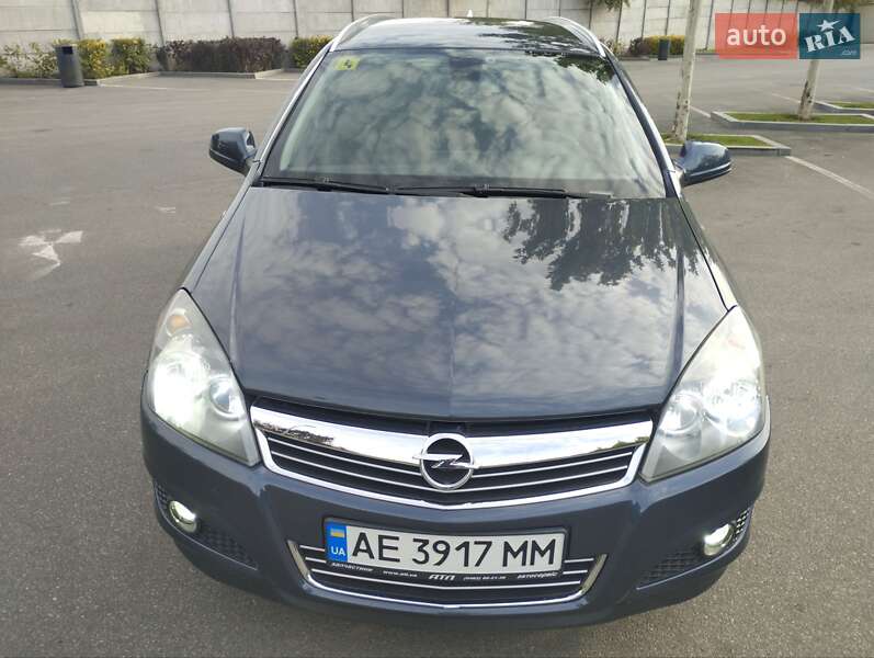 Универсал Opel Astra 2010 в Днепре