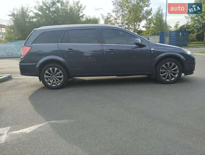 Универсал Opel Astra 2010 в Днепре