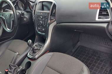 Универсал Opel Astra 2013 в 