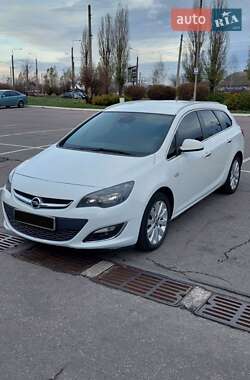 Универсал Opel Astra 2013 в 