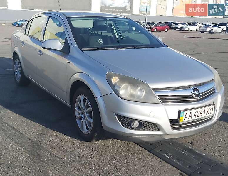 Седан Opel Astra 2011 в 