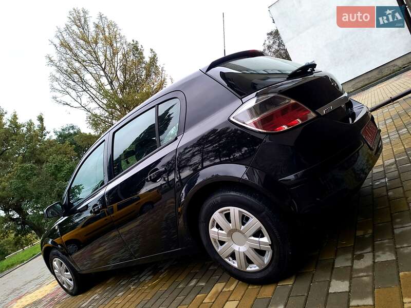 Хэтчбек Opel Astra 2009 в Звягеле
