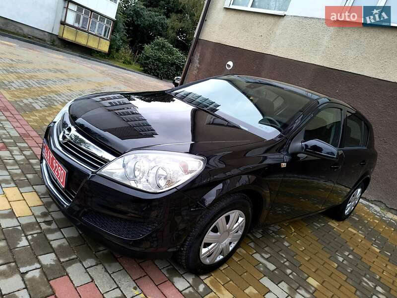 Хэтчбек Opel Astra 2009 в Звягеле