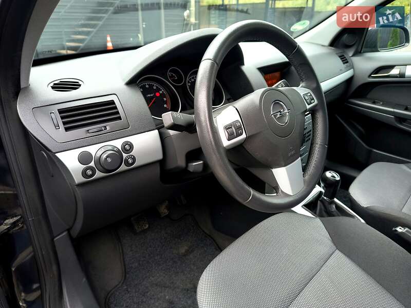 Хэтчбек Opel Astra 2009 в Звягеле