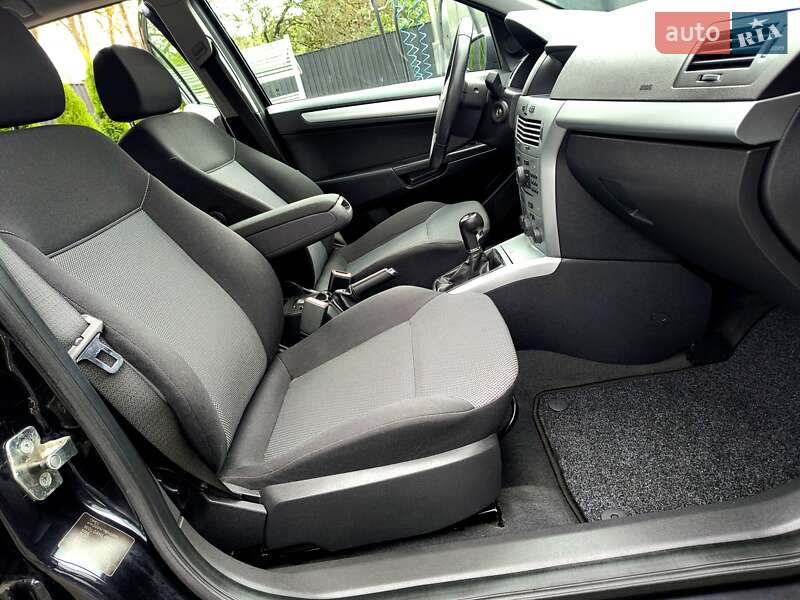Хэтчбек Opel Astra 2009 в Звягеле