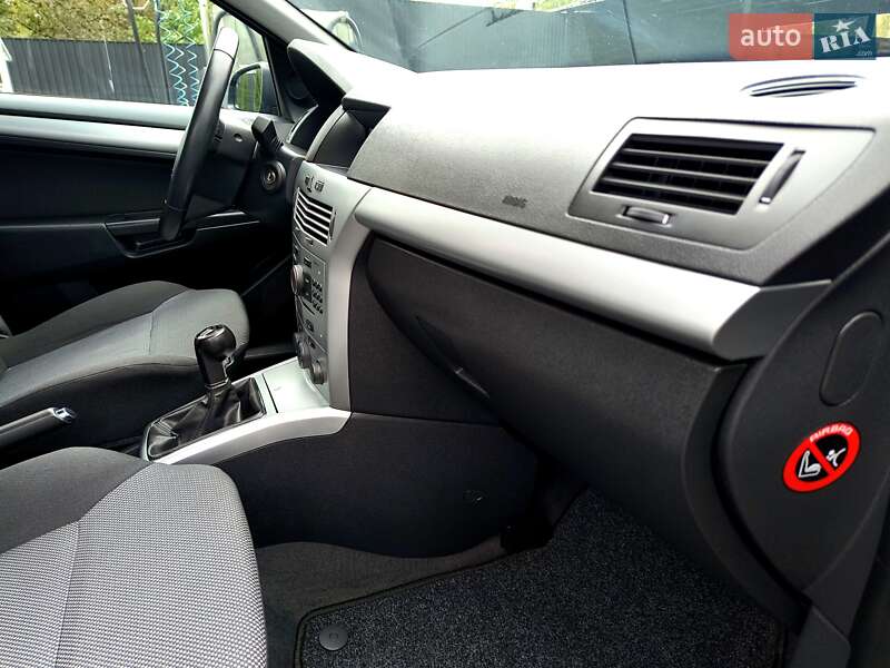 Хэтчбек Opel Astra 2009 в Звягеле