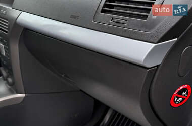 Универсал Opel Astra 2006 в 