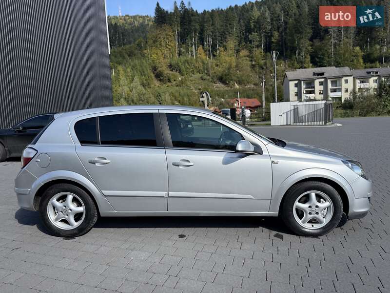 Хэтчбек Opel Astra 2006 в Межгорье