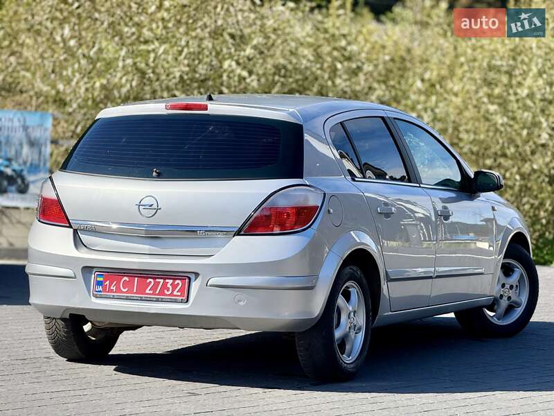 Хэтчбек Opel Astra 2006 в Межгорье