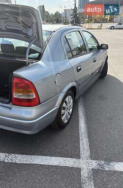Седан Opel Astra 2006 в 