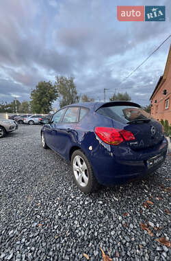 Хэтчбек Opel Astra 2010 в 