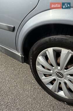 Седан Opel Astra 2006 в 