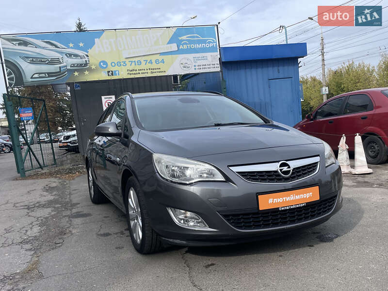 Opel Astra 2011