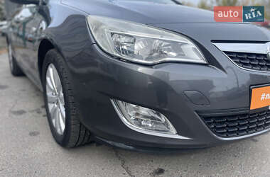 Универсал Opel Astra 2011 в 