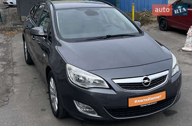 Универсал Opel Astra 2011 в 