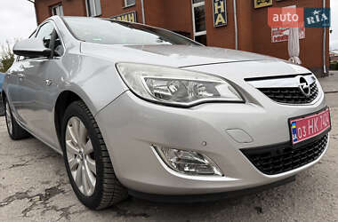 Хэтчбек Opel Astra 2010 в 