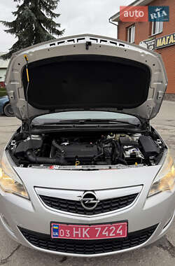Хэтчбек Opel Astra 2010 в 