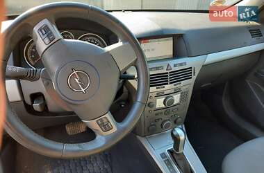 Хэтчбек Opel Astra 2006 в 