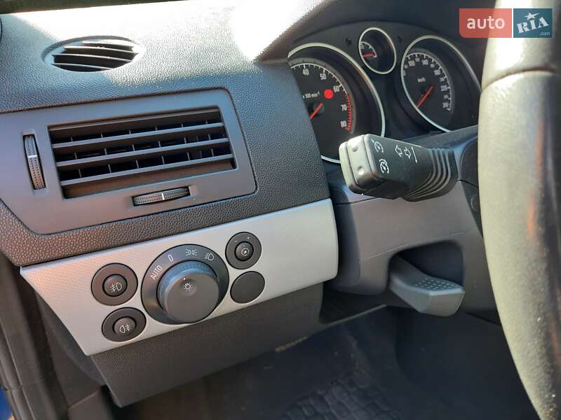 Хэтчбек Opel Astra 2006 в Городенке