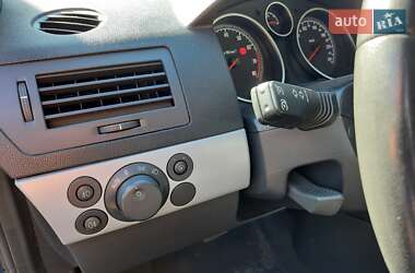 Хэтчбек Opel Astra 2006 в 