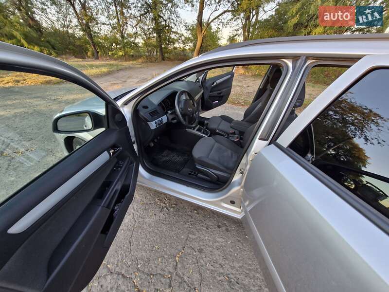 Универсал Opel Astra 2006 в Смеле