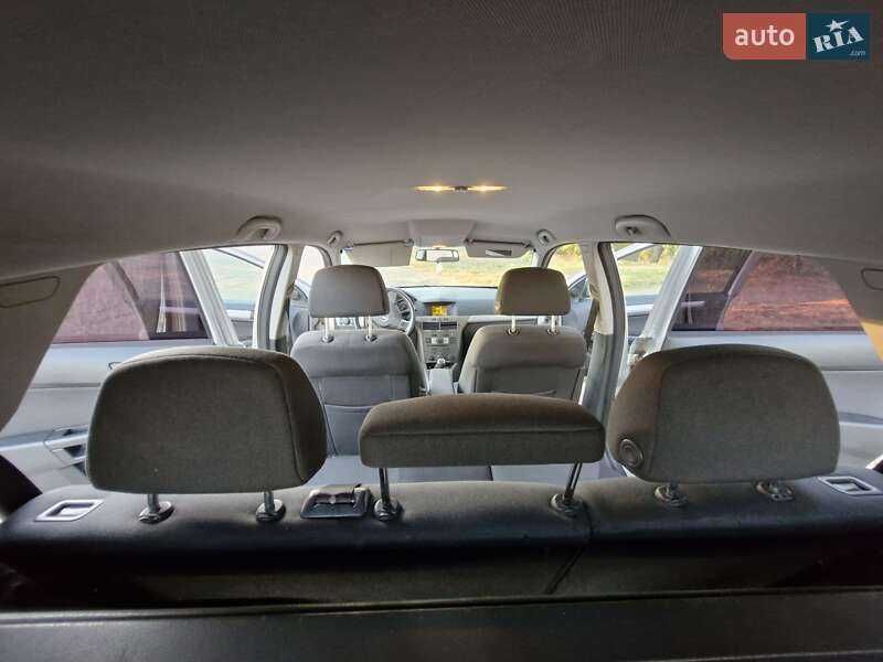 Универсал Opel Astra 2006 в Смеле