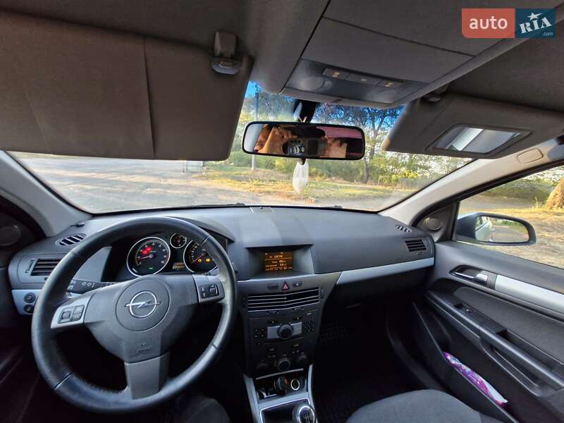 Универсал Opel Astra 2006 в Смеле