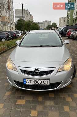 Универсал Opel Astra 2012 в 
