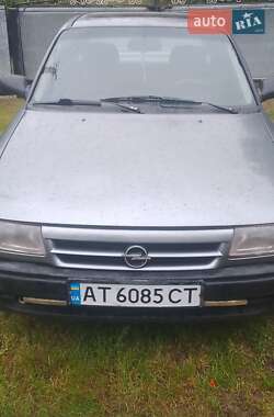 Седан Opel Astra 1992 в Монастыриске