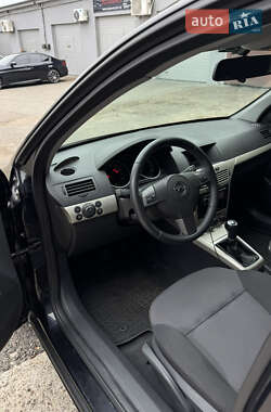 Хэтчбек Opel Astra 2008 в 